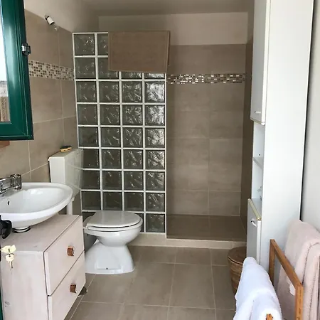 Escola Primaria 塔维拉